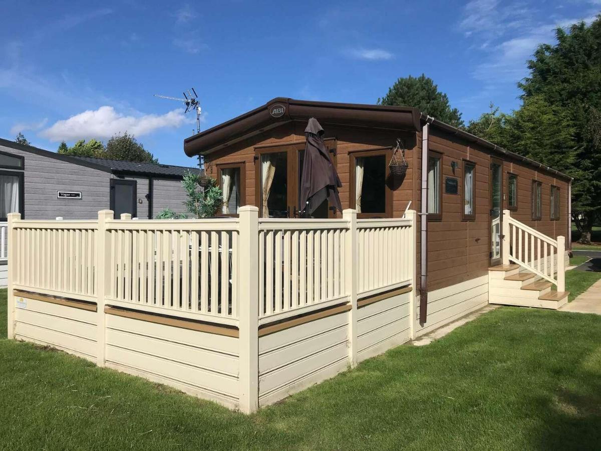 Brooksbank Lodge With Hot Tub Barmby on the Moor Exterior photo
